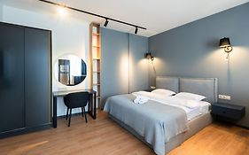 Stones Throw Apartments